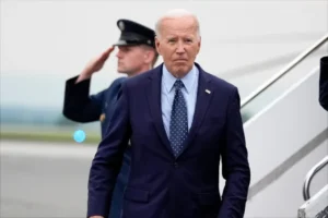 O presidente Joe Biden chega a Hagerstown, Maryland, para uma breve parada a caminho de Camp David, Maryland, em 16 de agosto.